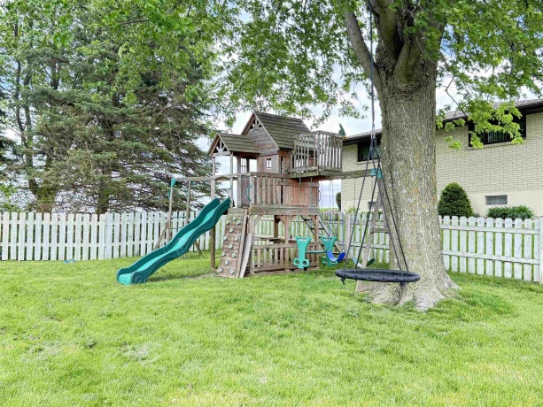 7370 Menominee, EAST DUBUQUE, Illinois 61025, 4 Bedrooms Bedrooms, ,1 BathroomBathrooms,House,For Sale,Menominee,202602570