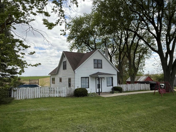 7370 Menominee, EAST DUBUQUE, Illinois 61025, 4 Bedrooms Bedrooms, ,1 BathroomBathrooms,House,For Sale,Menominee,202602570