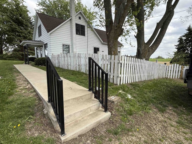 7370 Menominee, EAST DUBUQUE, Illinois 61025, 4 Bedrooms Bedrooms, ,1 BathroomBathrooms,House,For Sale,Menominee,202602570