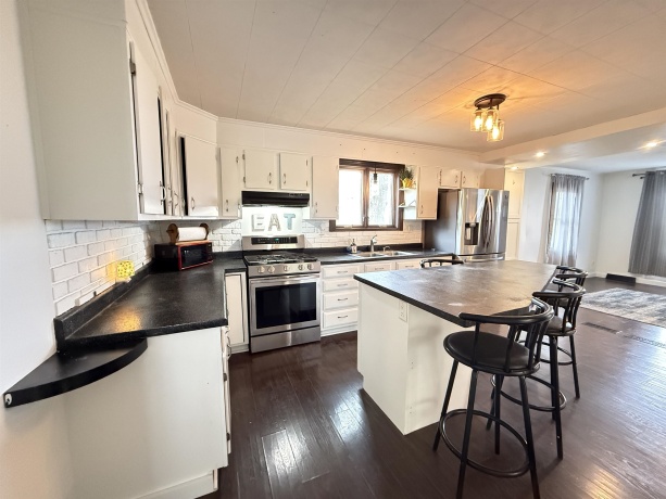 7370 Menominee, EAST DUBUQUE, Illinois 61025, 4 Bedrooms Bedrooms, ,1 BathroomBathrooms,House,For Sale,Menominee,202602570