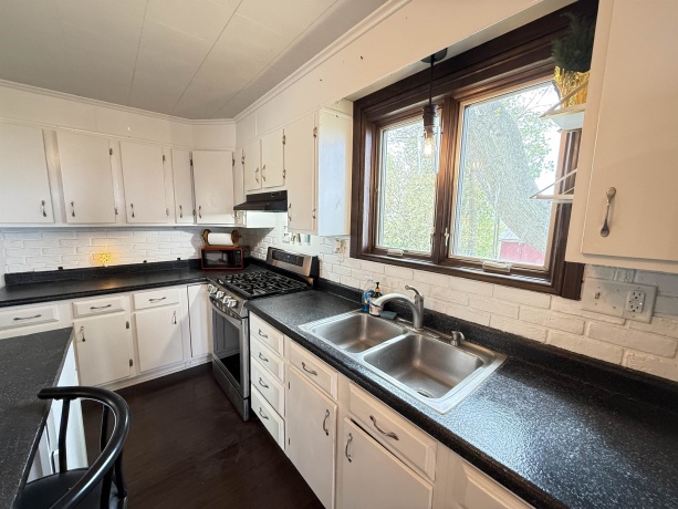 7370 Menominee, EAST DUBUQUE, Illinois 61025, 4 Bedrooms Bedrooms, ,1 BathroomBathrooms,House,For Sale,Menominee,202602570