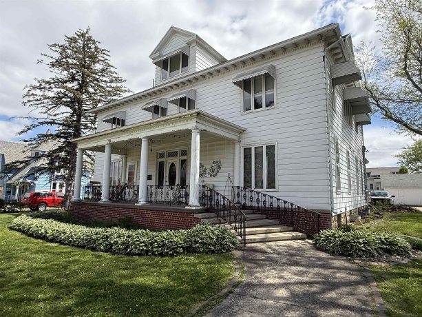323 Main, STOCKTON, Illinois 61085, 7 Bedrooms Bedrooms, ,6 BathroomsBathrooms,House,For Sale,Main,202602572