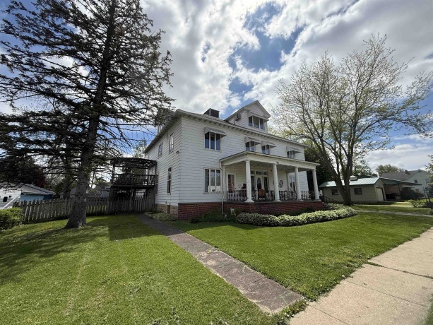 323 Main, STOCKTON, Illinois 61085, 7 Bedrooms Bedrooms, ,6 BathroomsBathrooms,House,For Sale,Main,202602572