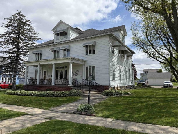 323 Main, STOCKTON, Illinois 61085, 7 Bedrooms Bedrooms, ,6 BathroomsBathrooms,House,For Sale,Main,202602572