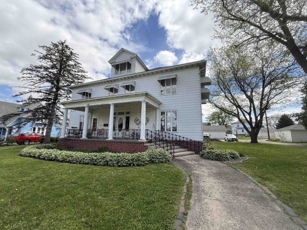 323 Main, STOCKTON, Illinois 61085, 7 Bedrooms Bedrooms, ,6 BathroomsBathrooms,House,For Sale,Main,202602572