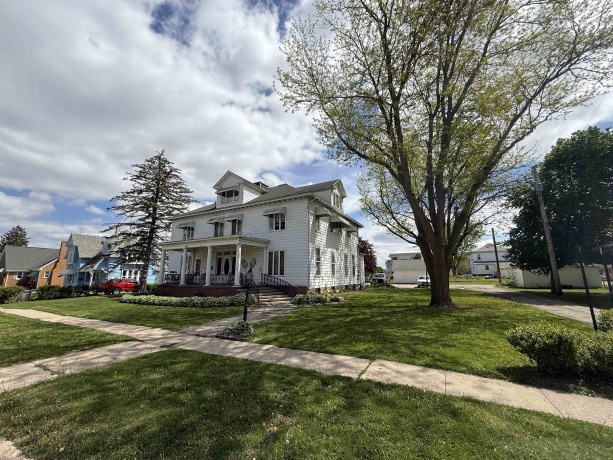 323 Main, STOCKTON, Illinois 61085, 7 Bedrooms Bedrooms, ,6 BathroomsBathrooms,House,For Sale,Main,202602572