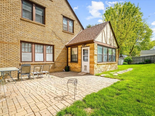 117 Highland, ROCKFORD, Illinois 61107, 3 Bedrooms Bedrooms, ,1 BathroomBathrooms,House,For Sale,Highland,202602580