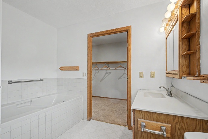 5 Maltby, GALENA, Illinois 61036, 3 Bedrooms Bedrooms, ,2 BathroomsBathrooms,House,For Sale,Maltby,202602583