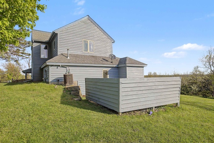 5 Maltby, GALENA, Illinois 61036, 3 Bedrooms Bedrooms, ,2 BathroomsBathrooms,House,For Sale,Maltby,202602583