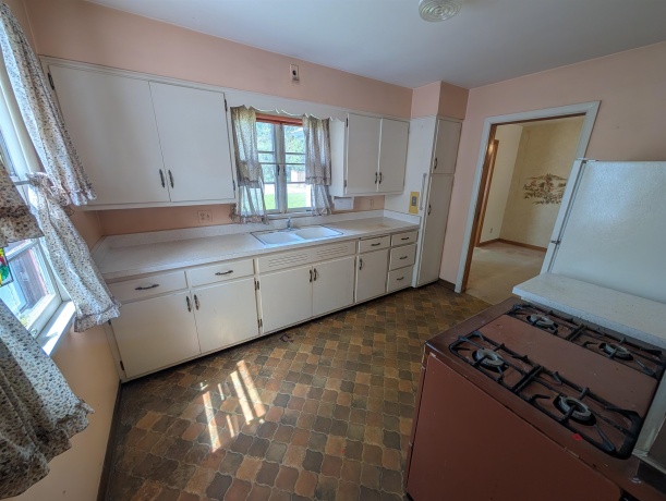 1712 Oxford, ROCKFORD, Illinois 61103, 2 Bedrooms Bedrooms, ,1 BathroomBathrooms,House,For Sale,Oxford,202602589