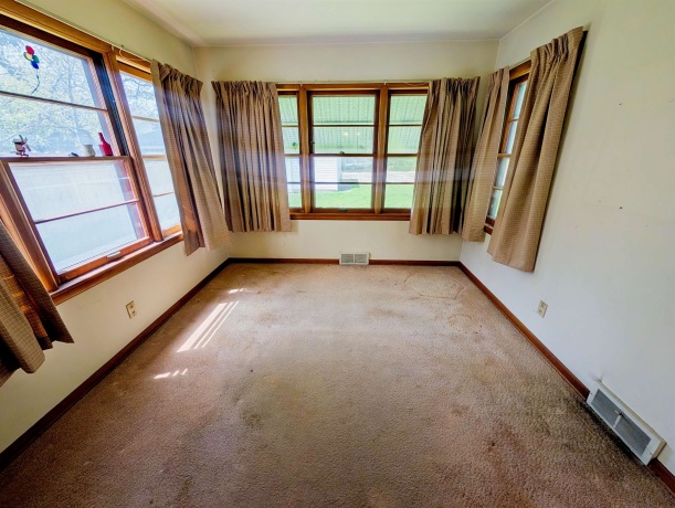 1712 Oxford, ROCKFORD, Illinois 61103, 2 Bedrooms Bedrooms, ,1 BathroomBathrooms,House,For Sale,Oxford,202602589