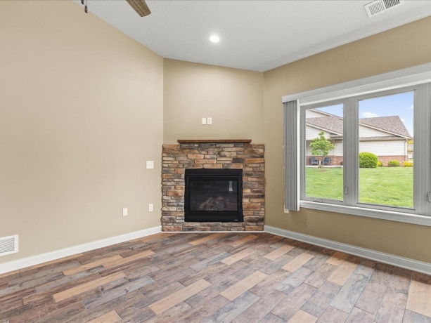 6229 Parks Edge, LOVES PARK, Illinois 61111, 2 Bedrooms Bedrooms, ,2 BathroomsBathrooms,House,For Sale,Parks Edge,202602591