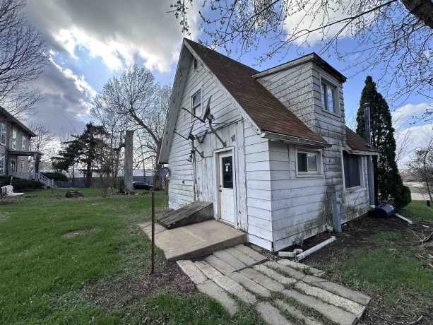 2855 W Florence Rd, FREEPORT, Illinois 61032, 2 Bedrooms Bedrooms, ,1 BathroomBathrooms,House,For Sale,W Florence Rd,202602602