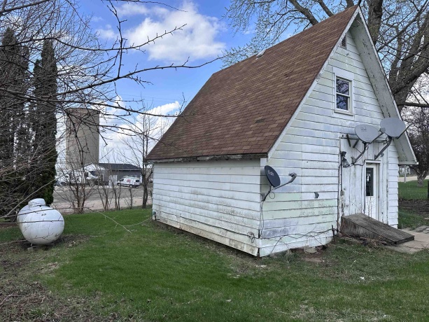 2855 W Florence Rd, FREEPORT, Illinois 61032, 2 Bedrooms Bedrooms, ,1 BathroomBathrooms,House,For Sale,W Florence Rd,202602602