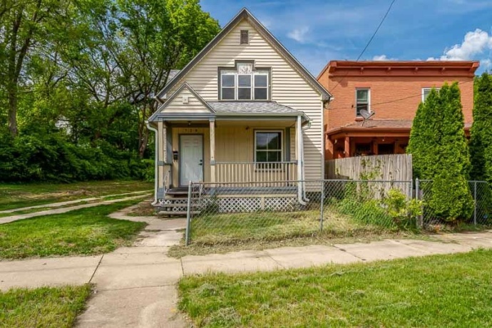 728 10th, ROCKFORD, Illinois 61104, 3 Bedrooms Bedrooms, ,1 BathroomBathrooms,House,For Sale,10th,202602606