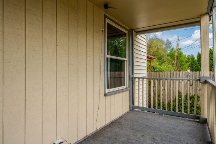 728 10th, ROCKFORD, Illinois 61104, 3 Bedrooms Bedrooms, ,1 BathroomBathrooms,House,For Sale,10th,202602606
