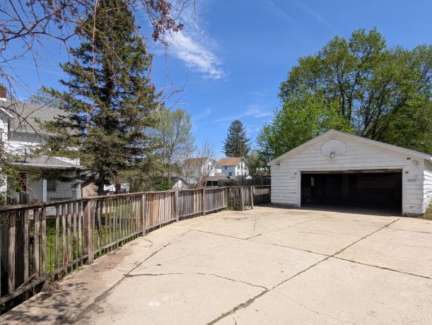1315 Rotzler, FREEPORT, Illinois 61032, 4 Bedrooms Bedrooms, ,2 BathroomsBathrooms,House,For Sale,Rotzler,202602627
