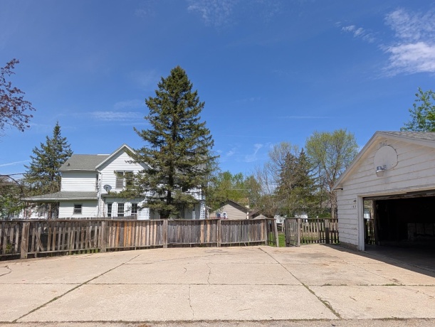 1315 Rotzler, FREEPORT, Illinois 61032, 4 Bedrooms Bedrooms, ,2 BathroomsBathrooms,House,For Sale,Rotzler,202602627