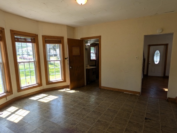 1315 Rotzler, FREEPORT, Illinois 61032, 4 Bedrooms Bedrooms, ,2 BathroomsBathrooms,House,For Sale,Rotzler,202602627