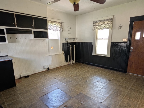 1315 Rotzler, FREEPORT, Illinois 61032, 4 Bedrooms Bedrooms, ,2 BathroomsBathrooms,House,For Sale,Rotzler,202602627