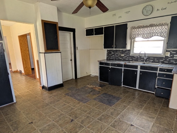 1315 Rotzler, FREEPORT, Illinois 61032, 4 Bedrooms Bedrooms, ,2 BathroomsBathrooms,House,For Sale,Rotzler,202602627