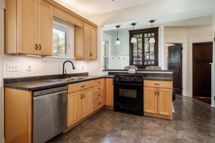 428 London, ROCKFORD, Illinois 61107, 5 Bedrooms Bedrooms, ,2 BathroomsBathrooms,House,For Sale,London,202602635