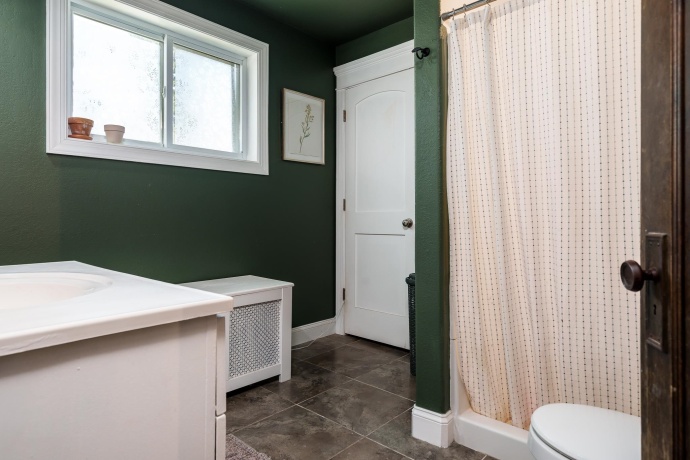 428 London, ROCKFORD, Illinois 61107, 5 Bedrooms Bedrooms, ,2 BathroomsBathrooms,House,For Sale,London,202602635