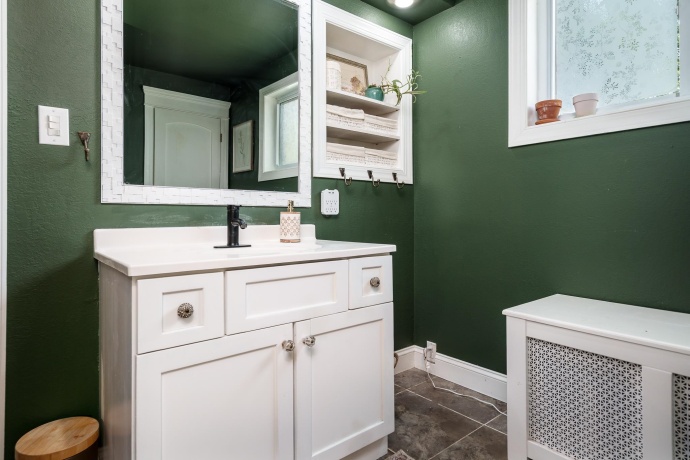 428 London, ROCKFORD, Illinois 61107, 5 Bedrooms Bedrooms, ,2 BathroomsBathrooms,House,For Sale,London,202602635