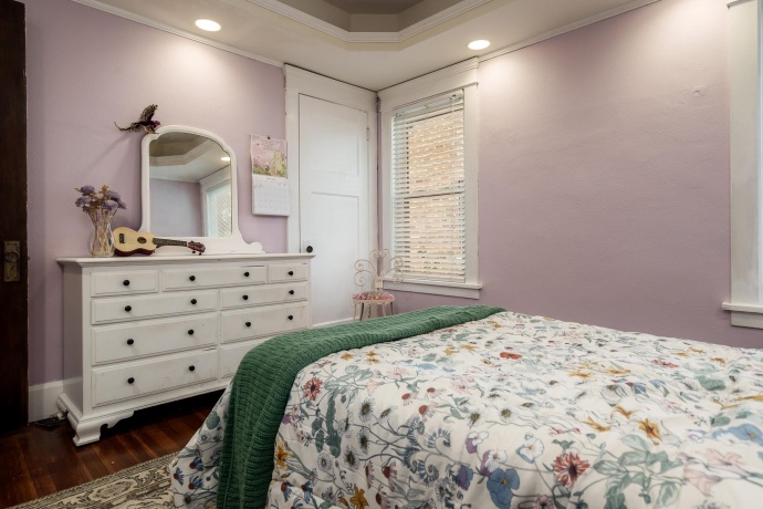 428 London, ROCKFORD, Illinois 61107, 5 Bedrooms Bedrooms, ,2 BathroomsBathrooms,House,For Sale,London,202602635