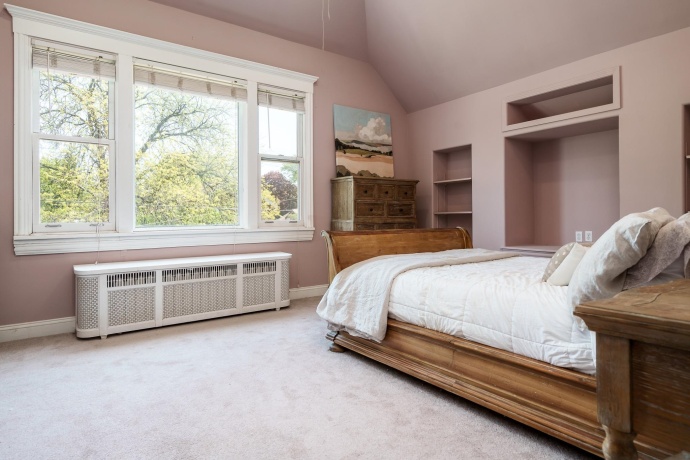 428 London, ROCKFORD, Illinois 61107, 5 Bedrooms Bedrooms, ,2 BathroomsBathrooms,House,For Sale,London,202602635