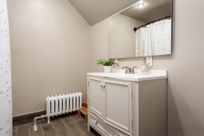 428 London, ROCKFORD, Illinois 61107, 5 Bedrooms Bedrooms, ,2 BathroomsBathrooms,House,For Sale,London,202602635