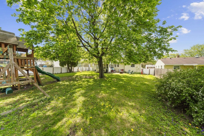 916 Hawthorne, ROCKFORD, Illinois 61108, 3 Bedrooms Bedrooms, ,1 BathroomBathrooms,House,For Sale,Hawthorne,202602640