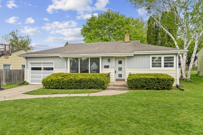 916 Hawthorne, ROCKFORD, Illinois 61108, 3 Bedrooms Bedrooms, ,1 BathroomBathrooms,House,For Sale,Hawthorne,202602640