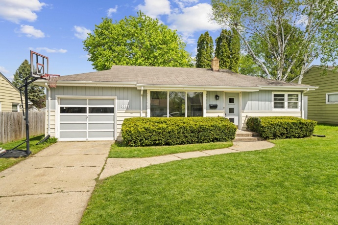 916 Hawthorne, ROCKFORD, Illinois 61108, 3 Bedrooms Bedrooms, ,1 BathroomBathrooms,House,For Sale,Hawthorne,202602640