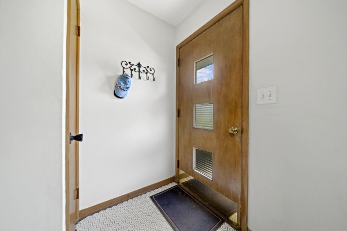 916 Hawthorne, ROCKFORD, Illinois 61108, 3 Bedrooms Bedrooms, ,1 BathroomBathrooms,House,For Sale,Hawthorne,202602640