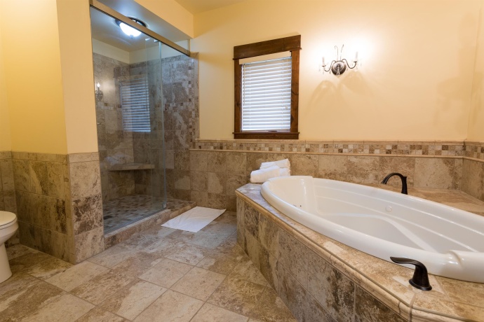 124 Blackhawk, GALENA, Illinois 61036, 6 Bedrooms Bedrooms, ,6 BathroomsBathrooms,House,For Sale,Blackhawk,202602642