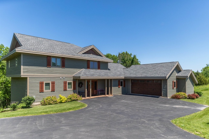 124 Blackhawk, GALENA, Illinois 61036, 6 Bedrooms Bedrooms, ,6 BathroomsBathrooms,House,For Sale,Blackhawk,202602642