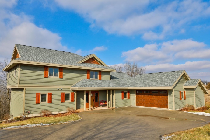 124 Blackhawk, GALENA, Illinois 61036, 6 Bedrooms Bedrooms, ,6 BathroomsBathrooms,House,For Sale,Blackhawk,202602642