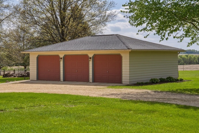 10538 PECATONICA (5+AC), LEAF RIVER, Illinois 61047, 4 Bedrooms Bedrooms, ,2 BathroomsBathrooms,House,For Sale,PECATONICA (5+AC),202602649