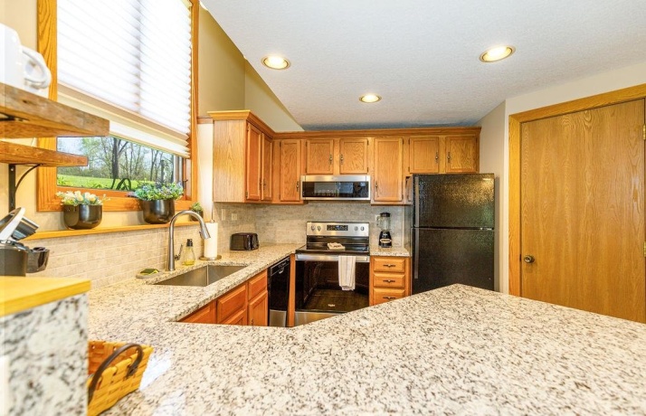 108 Walnut Hill Drive, GALENA, Illinois 61036, 2 Bedrooms Bedrooms, ,2 BathroomsBathrooms,Condominium,For Sale,Walnut Hill Drive,202602651