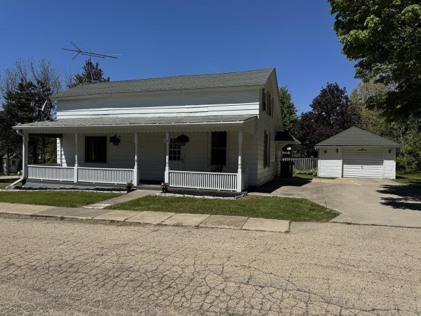 606 Silk, MOUNT CARROLL, Illinois 61053, 3 Bedrooms Bedrooms, ,1 BathroomBathrooms,House,For Sale,Silk,202602686