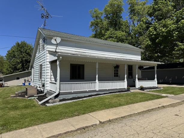 606 Silk, MOUNT CARROLL, Illinois 61053, 3 Bedrooms Bedrooms, ,1 BathroomBathrooms,House,For Sale,Silk,202602686