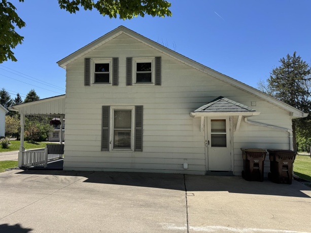 606 Silk, MOUNT CARROLL, Illinois 61053, 3 Bedrooms Bedrooms, ,1 BathroomBathrooms,House,For Sale,Silk,202602686