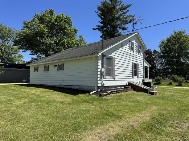 606 Silk, MOUNT CARROLL, Illinois 61053, 3 Bedrooms Bedrooms, ,1 BathroomBathrooms,House,For Sale,Silk,202602686