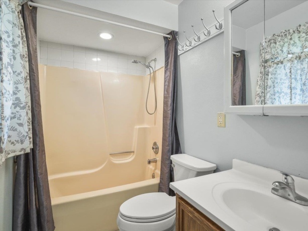 11649 Dorothea, MACHESNEY PARK, Illinois 61115, 3 Bedrooms Bedrooms, ,2 BathroomsBathrooms,House,For Sale,Dorothea,202602693