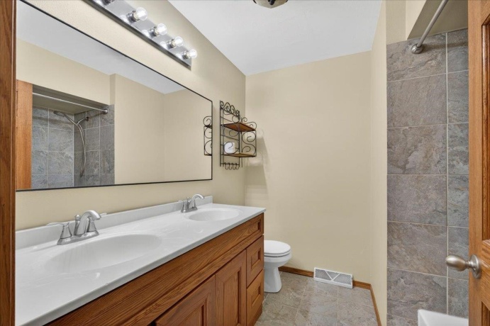 3429 City View, ROCKFORD, Illinois 61101, 3 Bedrooms Bedrooms, ,2 BathroomsBathrooms,House,For Sale,City View,202602696