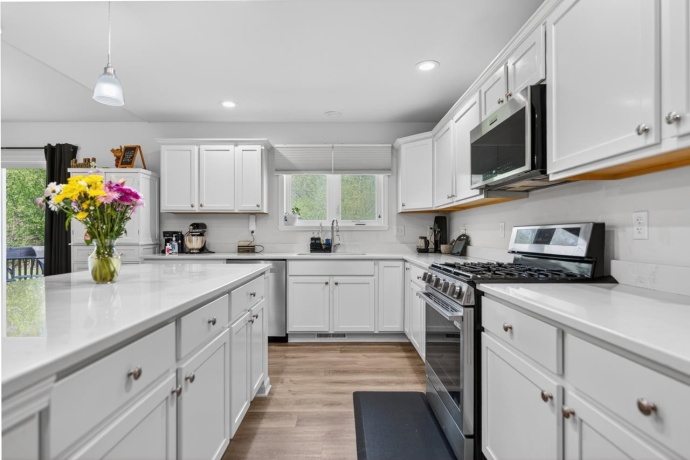 407 Sambor, BELVIDERE, Illinois 61008, 3 Bedrooms Bedrooms, ,2 BathroomsBathrooms,House,For Sale,Sambor,202602712