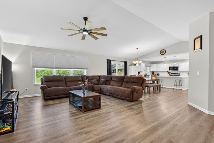 407 Sambor, BELVIDERE, Illinois 61008, 3 Bedrooms Bedrooms, ,2 BathroomsBathrooms,House,For Sale,Sambor,202602712