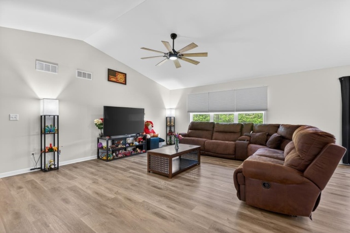 407 Sambor, BELVIDERE, Illinois 61008, 3 Bedrooms Bedrooms, ,2 BathroomsBathrooms,House,For Sale,Sambor,202602712