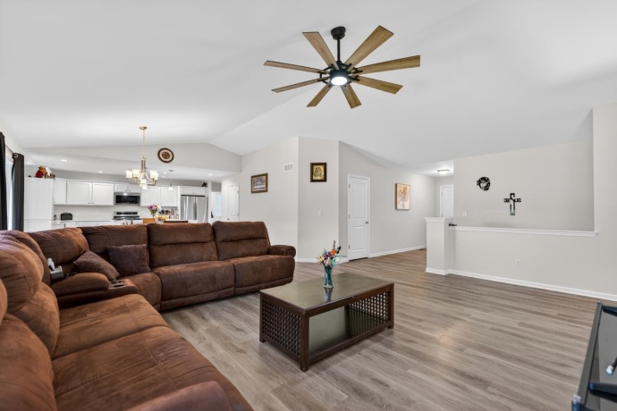 407 Sambor, BELVIDERE, Illinois 61008, 3 Bedrooms Bedrooms, ,2 BathroomsBathrooms,House,For Sale,Sambor,202602712